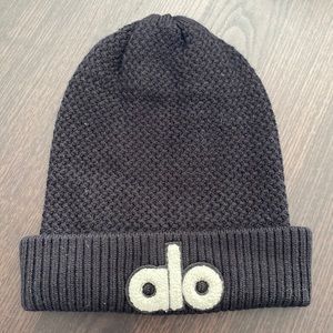 Alo yoga cool skies beanie